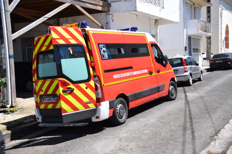2 accidents successifs à Sainte-Rose, un mort et un blessé grave