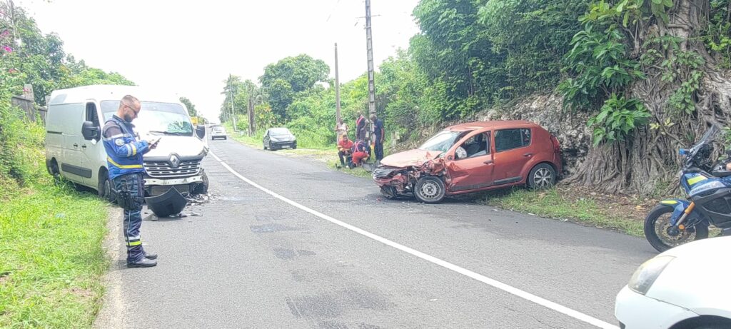 accident de la route au Moule - Guadeloupe - Route de Duteau