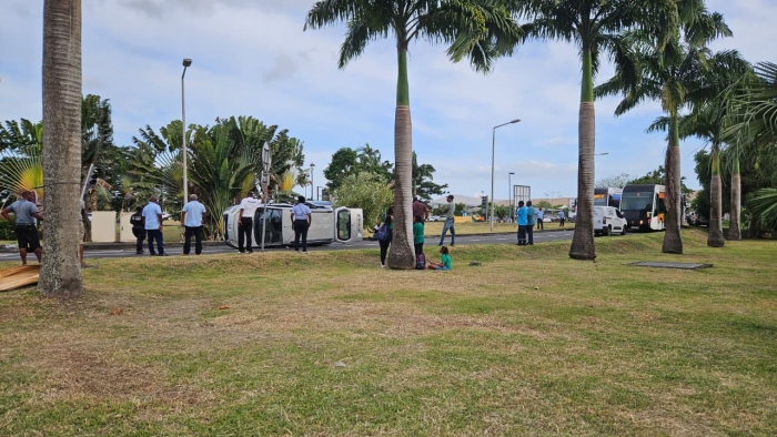 Accident martinique au niveau du rond-point de l'aeroport Aimé Césaire