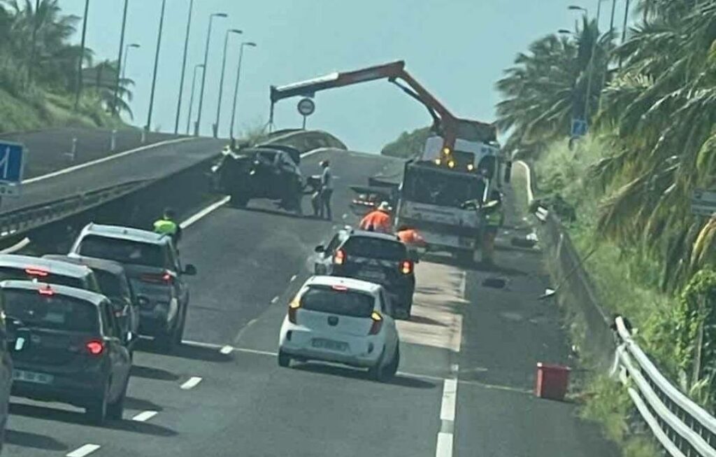 accident N1 Saint-Sauveur circulation bloquée