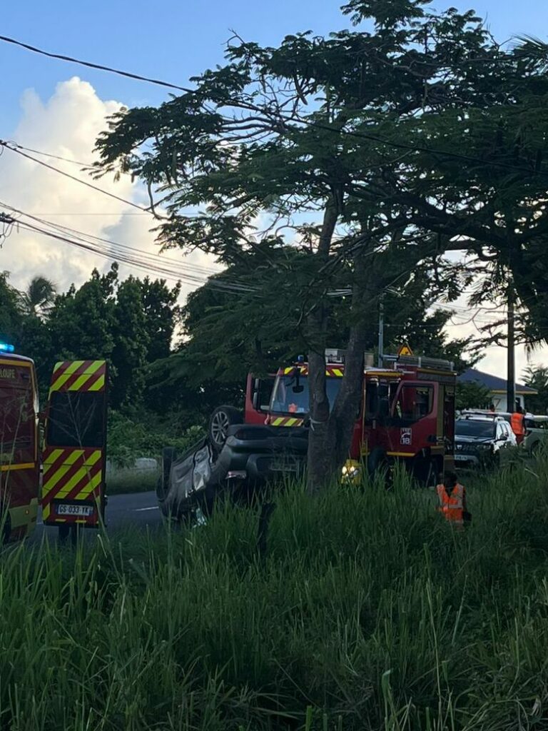 Accident Étang Dupré Sainte-Anne : un véhicule retourné, trafic perturbé