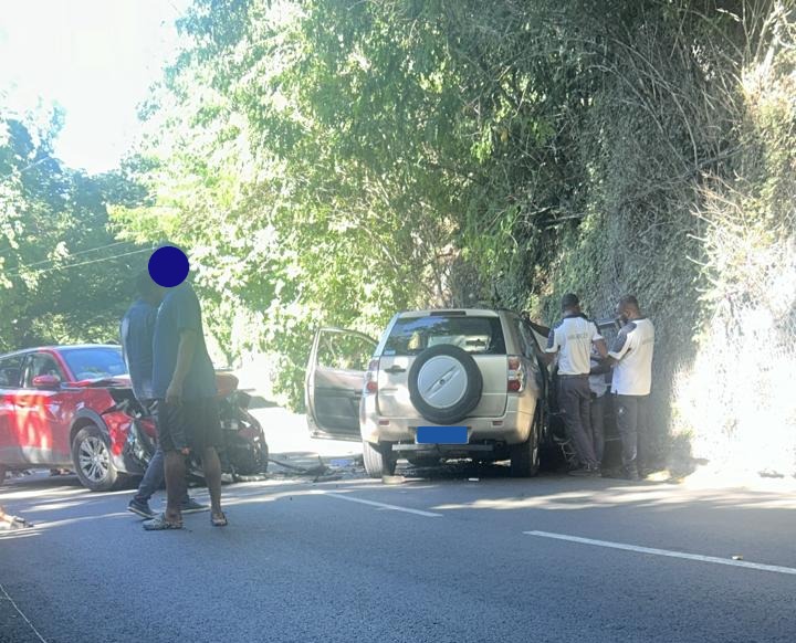 Accident choc frontal route de la traversée  : Trois victimes dans une collision violente