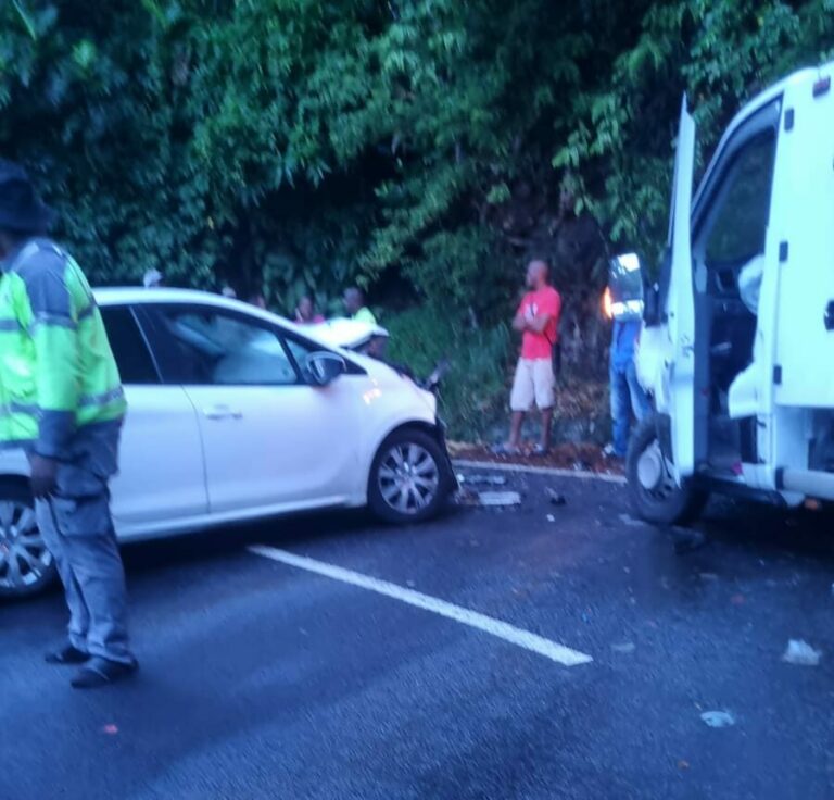 Pointe-Noire : un blessé léger dans un accident à Mahault, circulation fortement perturbée