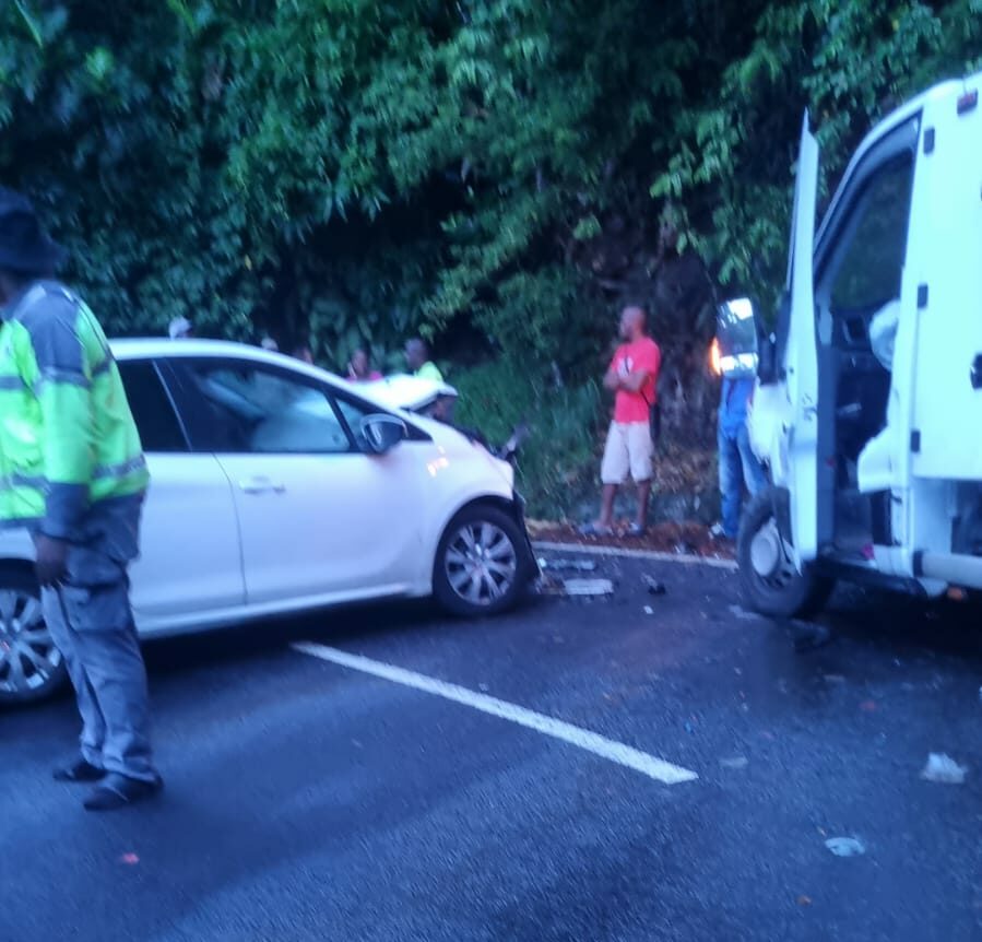 Pointe-Noire : un blessé léger dans un accident à Mahault, circulation fortement perturbée